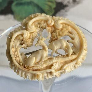 Antique 19th/early 20th century carved bone brooch pin with deer stag and doe